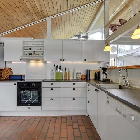 Alin - 600m From The Sea By Interhome