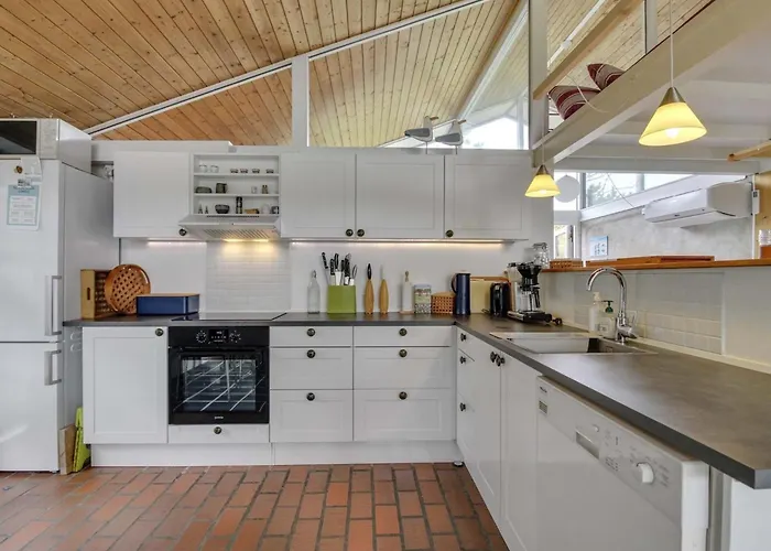 Alin - 600m From The Sea By Interhome